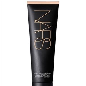 NARS Velvet Matte Foundation Light 1 (Finland)